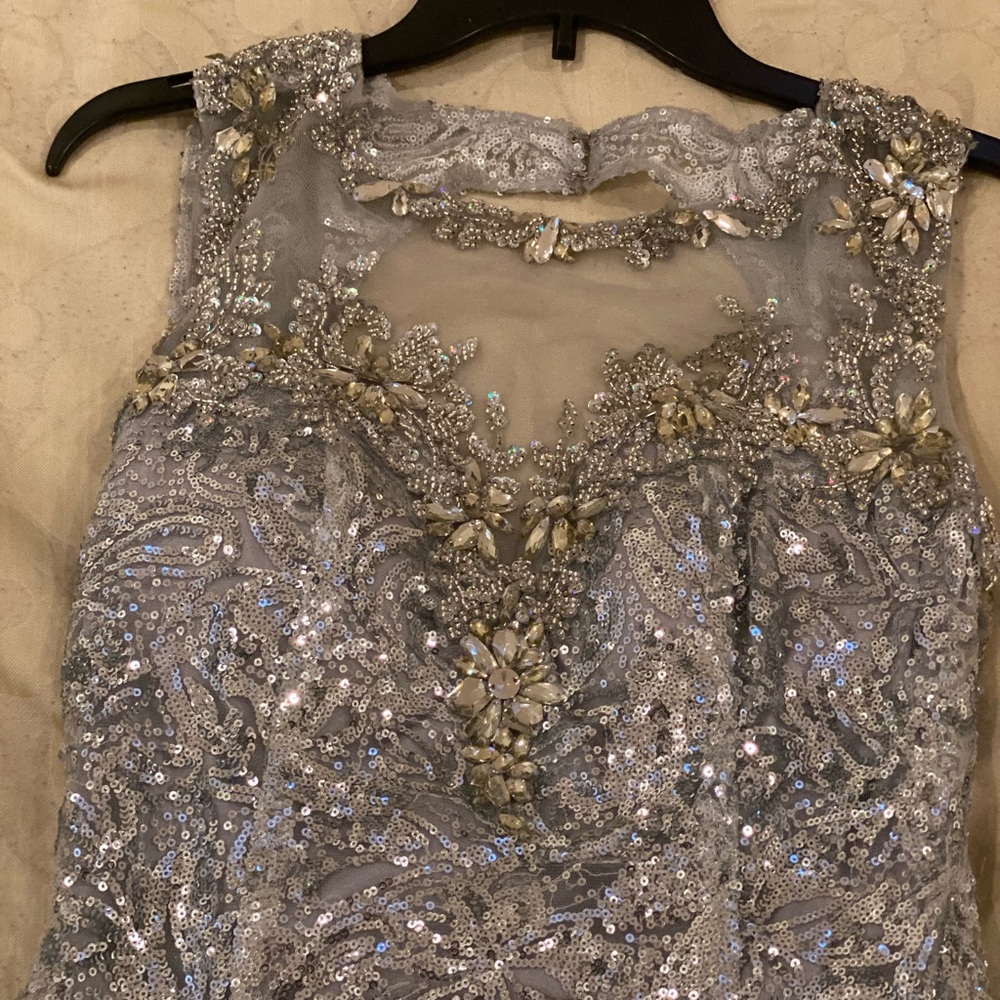Dress - Picture 5 of 8